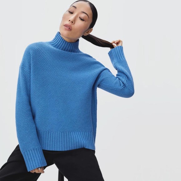 Everlane Sweaters - Everlane NWT blue cashmere turtle neck waffle sweater M
